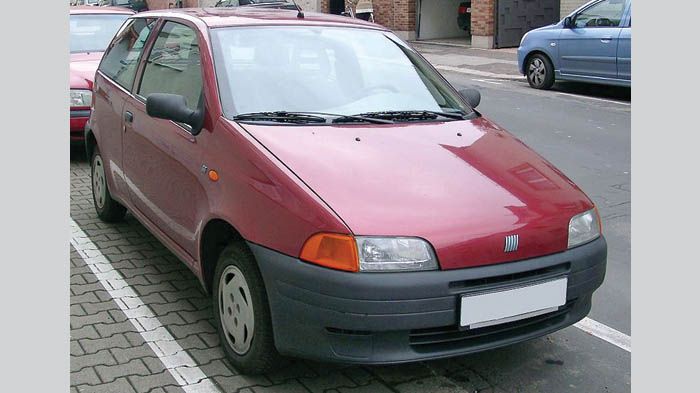 To Fiat Punto είναι το πιο εμπορικό μικρό της Ελληνικής αγοράς και αποτέλεσε όλη τη 10ετία του Ά90 και Ά00 το αυτοκίνητο το οποίο στήριξε την πορεία της Fiat.